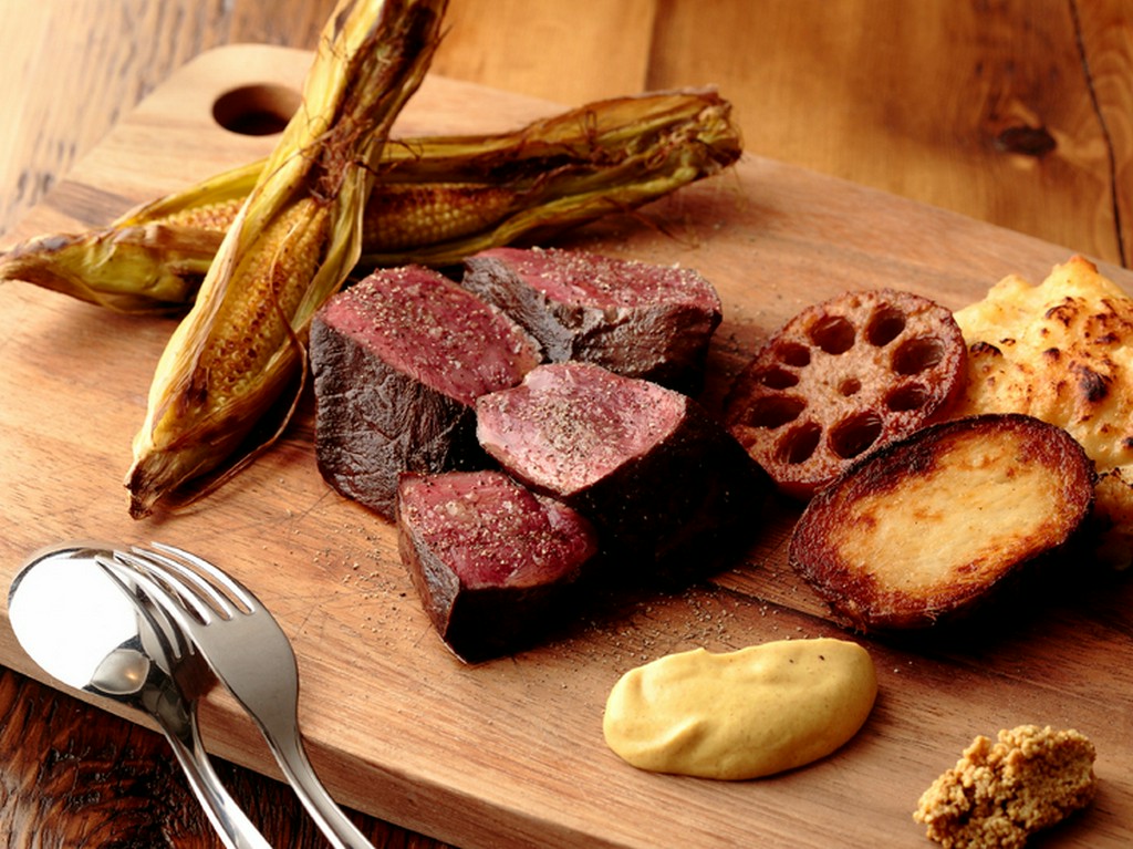 肉好きなら食べておきたいダイナミックな「牛ハツのロースト」