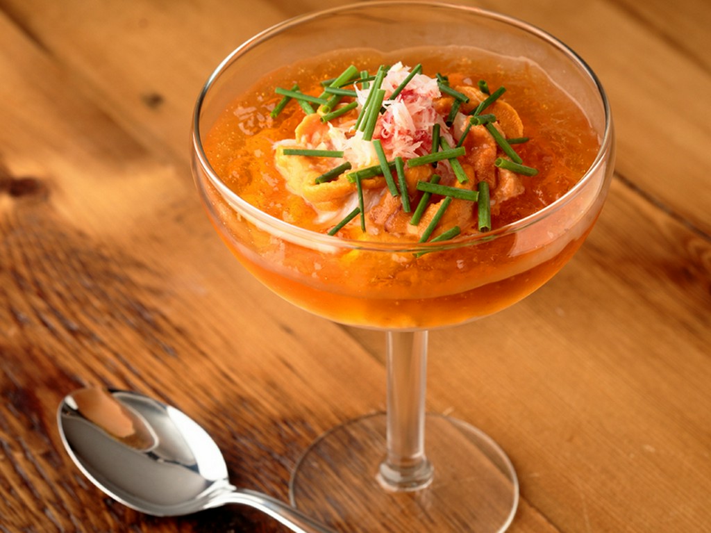 深みある味わいが心に残る「ズワイガニとコンソメのジュレ」