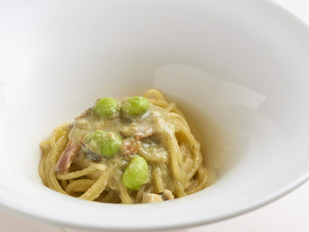 濃厚鮎の出汁に枝豆が豊かに香る『燻製鮎の枝豆のピューレソースのスパゲッティ』
