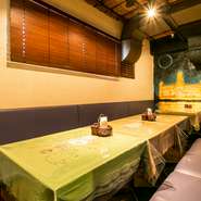 気の置けない仲間たちとインド料理を楽しみたい方に。スパイス料理のアラカルトに加え、カレーやナン、タンドリーチキンが食べられるコース料理や、８名からのパーティーコースもあります。