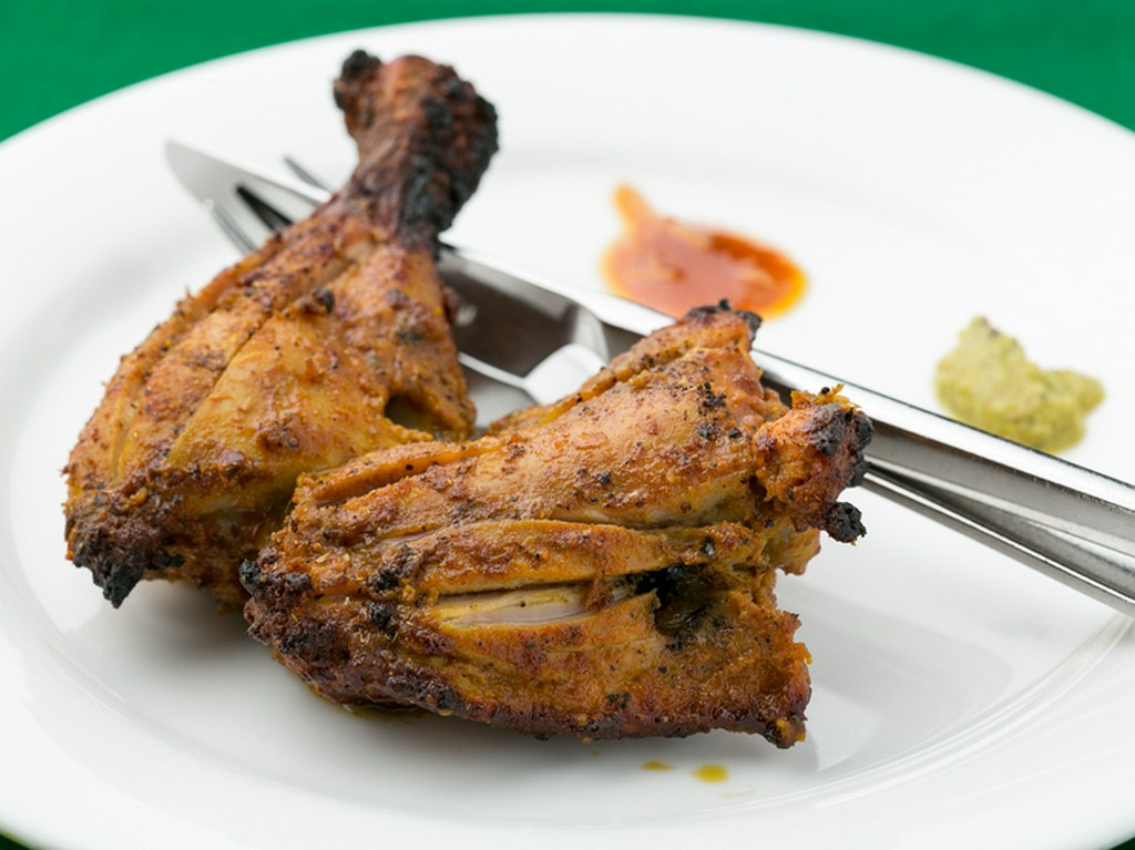 ランチでもディナーでも、いつも焼きたてが食べられる『タンドリーチキン』