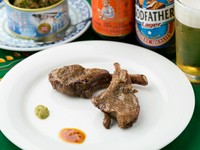 『骨付きタンドリーラム』は、肉質がやわらかく、臭みのない上質なラム肉を使用