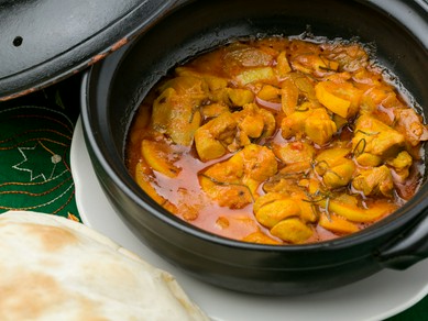 酸味あふれる『レモンチキンカレー』は、夏に食べたいさわやかなカレー