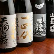 常時20～30種類、隠し酒もご用意、月替わりの日本酒メニュー