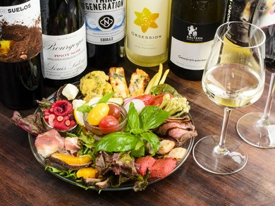 ヨーロッパのものからニューワールドまで、好みと予算で選べる