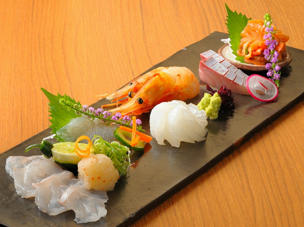 季節の魚介類を堪能できる『お造り盛り』