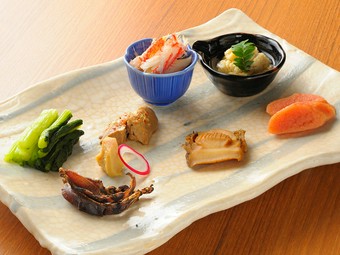 いろいろな食感・味わいを楽しめる『あて盛り合わせ』
