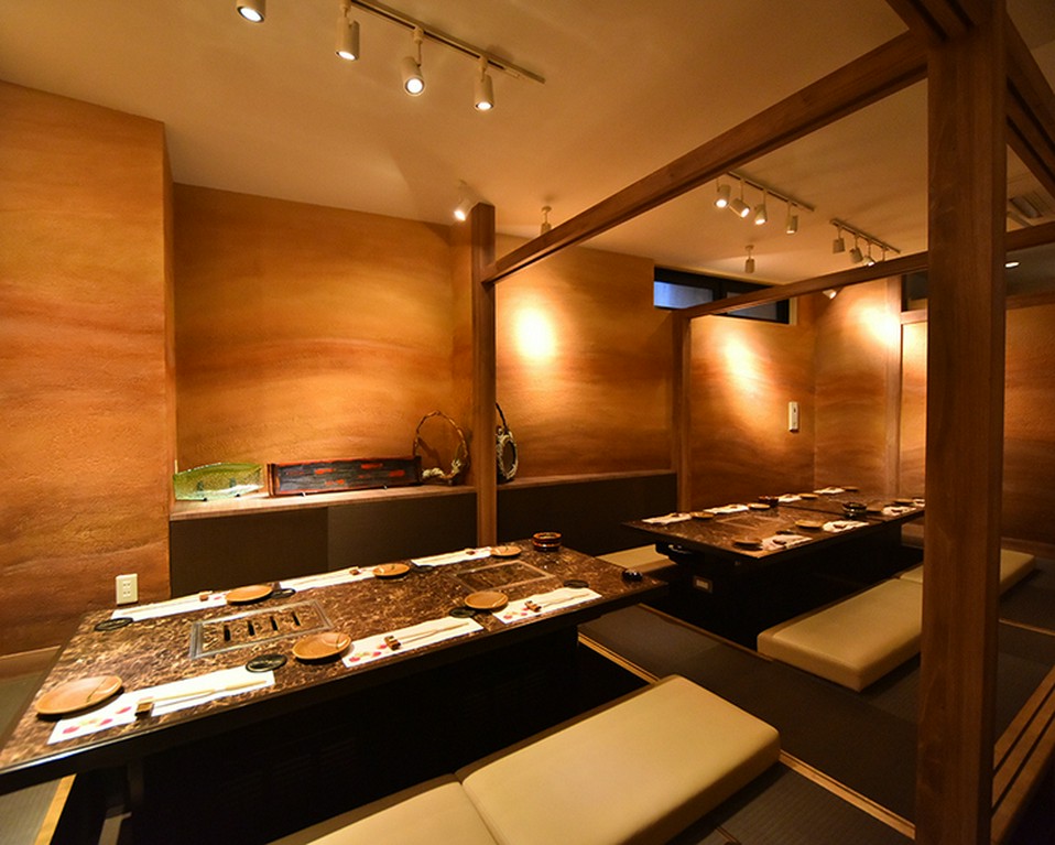 ゆったりとくつろげる個室で、記念日やお祝いの会食を