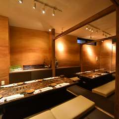 ゆったりとくつろげる個室で、記念日やお祝いの会食を