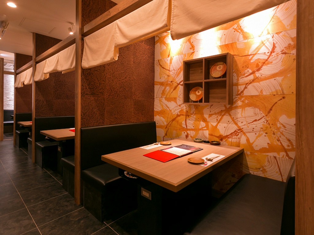 飽きのこない演出、食器や内装にも厳選のこだわりの配慮を