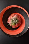 しっとりやわらか、うま味あふれる赤身刺し
一度食べたらマグロに戻れなくなるかも！？

