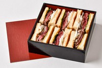 お土産や差し入れ、自分のご褒美にも！
焼肉屋さんならではのボリュームサンド！