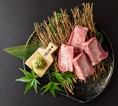 タンの中でも極上の部位を贅沢にカット。