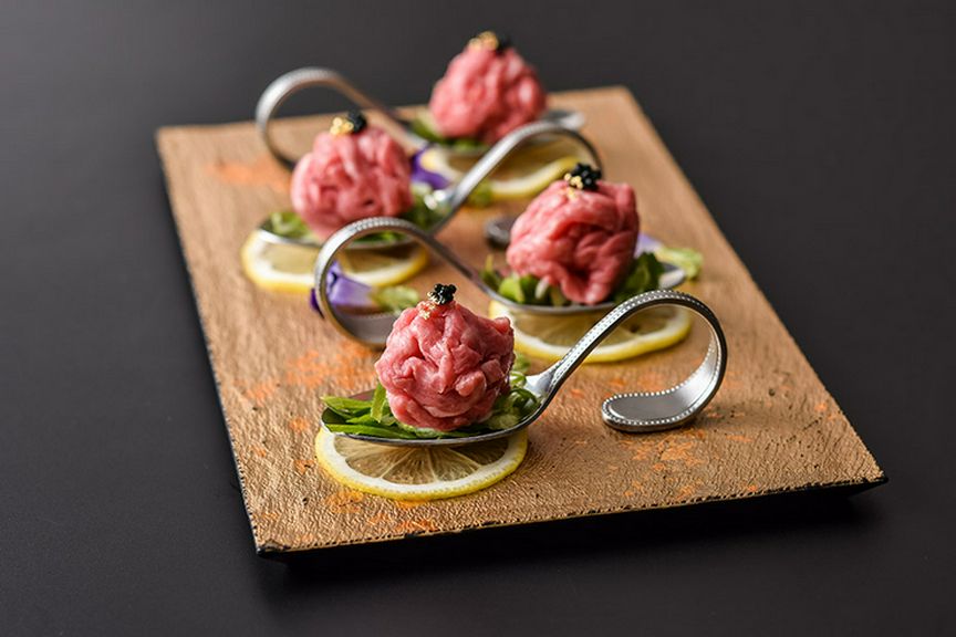 九条葱とキャビアの塩ユッケ