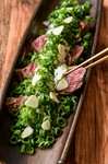 レアに炙った和牛赤身肉を葱とポン酢で
