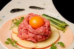 肉の旨みを味わえる、お墨付きの生肉料理の数々