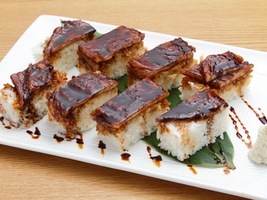 B級グルメを進化させた、【十勝屋】流『帯広名物の「豚丼」押し寿司』