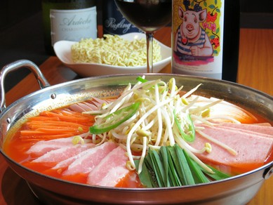 韓国料理の代表的な物のひとつであるチゲ。種類も豊富です。