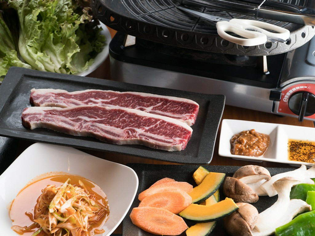 ボリュームたっぷり、みんなでシェアできる料理も充実