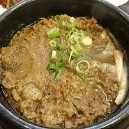 牛肉、野菜、韓国の春雨を甘醤油ダレで煮た優しい味わい。