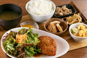 【日替】なごみランチ (メイン・小鉢3品)