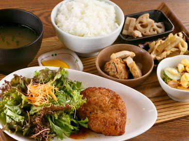 【日替】なごみランチ (メイン・小鉢3品)