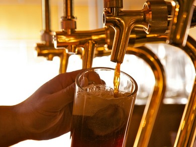 日本各地から取り寄せた、職人醸造のクラフトビール。