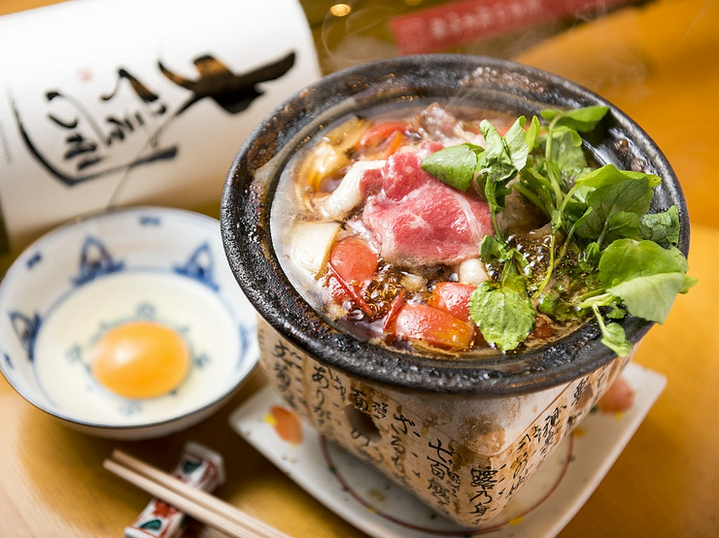 女性に人気！トマトと和牛、玉ねぎの組み合わせが絶妙な『トマトすき焼』