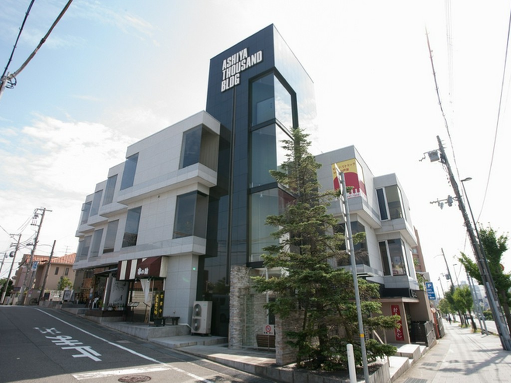 目立つ看板を一切出さず、ひっそりと営業する隠れた名店