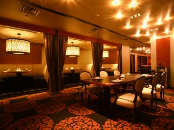 料理はお1人様ずつ小皿に取り分けてサービスします