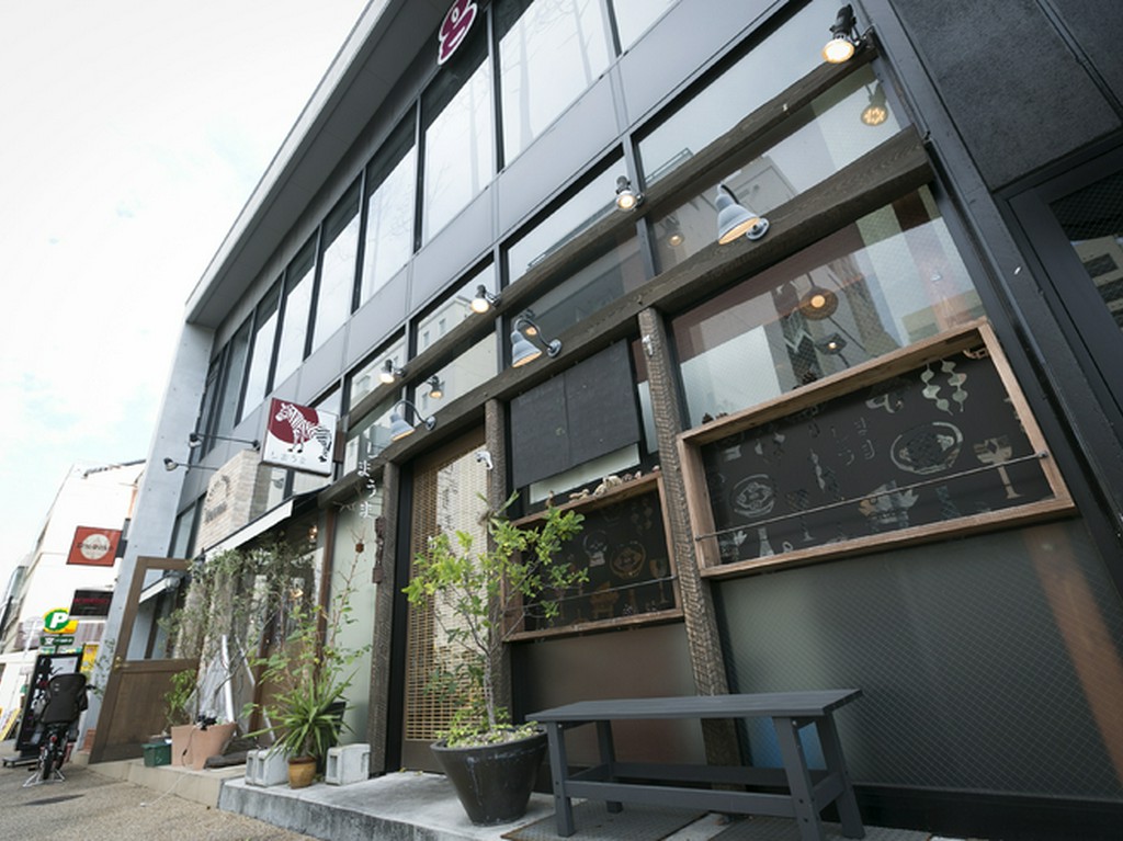 岡山駅から徒歩3分。山佐ビルの1階にある創作料理店