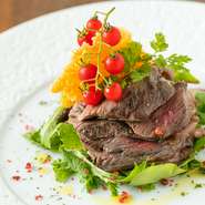 『和牛のタリアータ』には、岡山県産の牛肉「備前和牛」が使われています。牛、豚、鶏、ジビエ系など珍しいお肉も今後登場予定。イタリアの郷土料理にオリジナリティーをプラスした創作料理は絶品です。