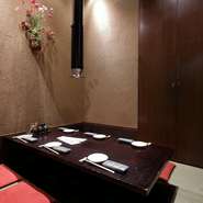 デートにも喜ばれる、黒を基調としたお洒落なお店