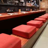 職人の手元を眺めながらお食事を楽しめるカウンター席