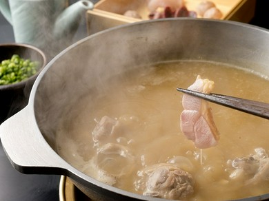 厳選の国産鶏を特製スープで堪能する『水炊き』
