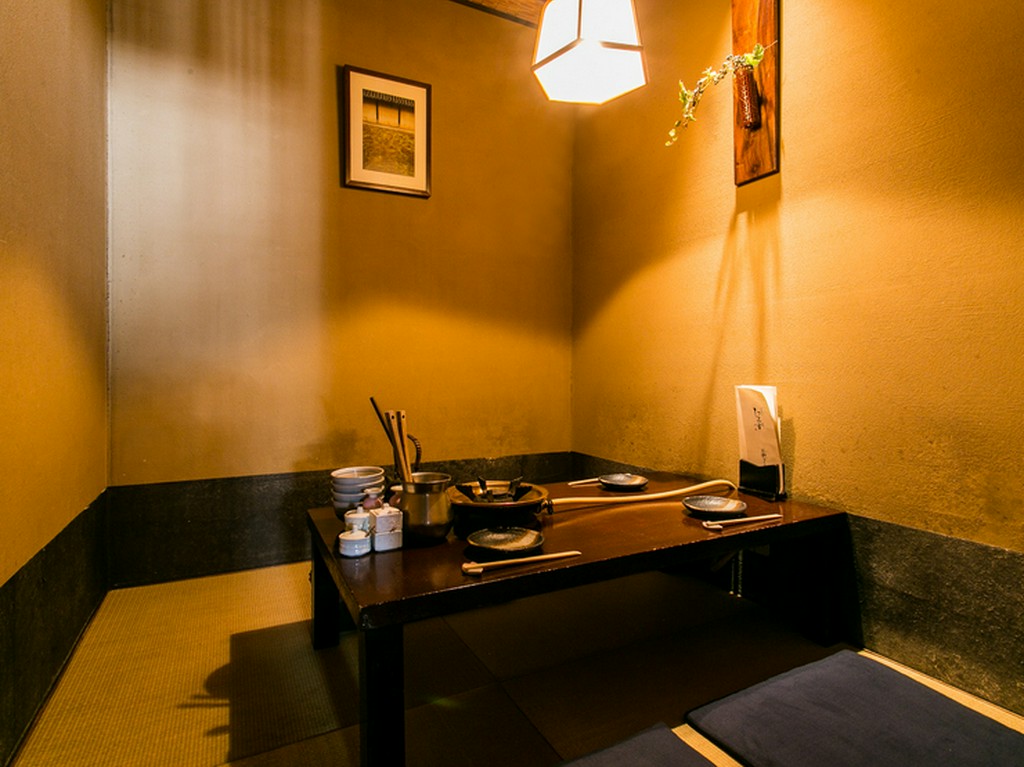 気兼ねなくゆったりくつろげる、風情漂う半個室の和室