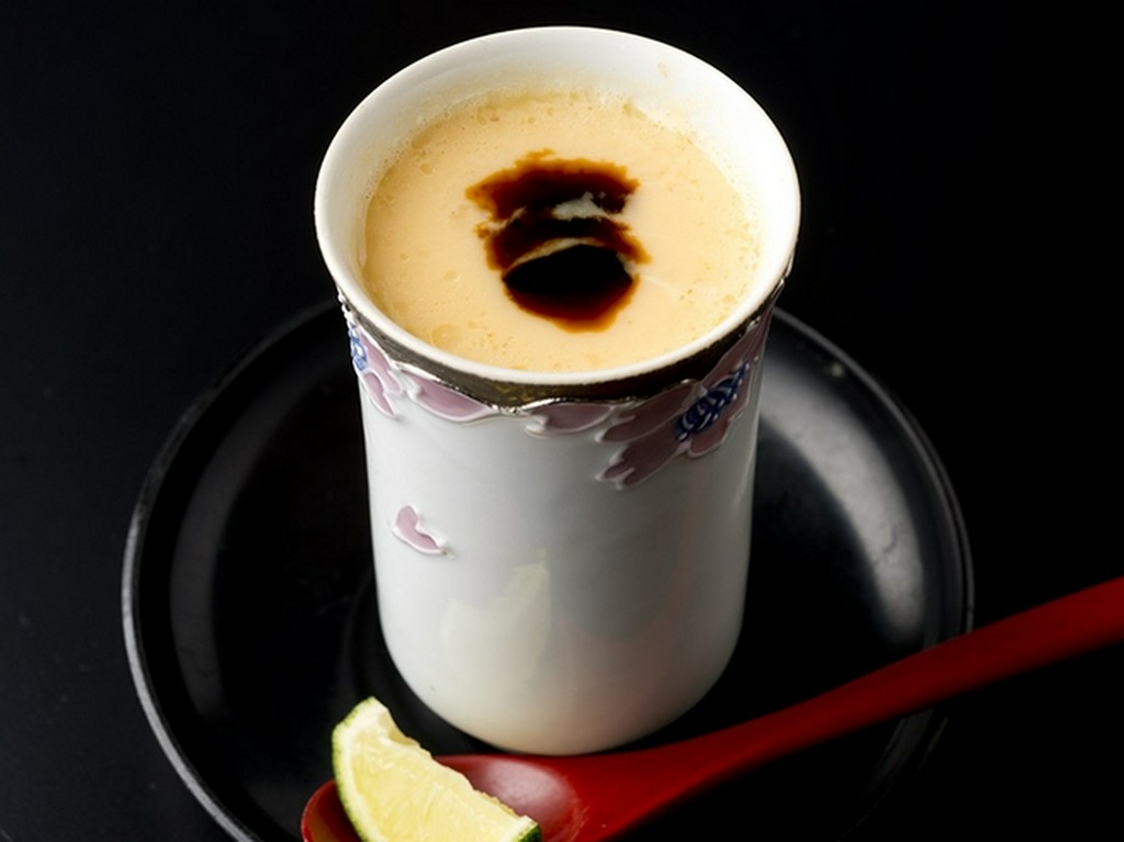 こだわりの卵と鶏スープの絶妙な組み合わせの『ヴェルサイユの茶碗蒸し』