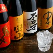 芋・麦をはじめ豊富に取り揃えられている「焼酎」。鬼火、不二才、など人気の貴重な銘柄も並びます。日本酒も20種類はあり、季節の逸品や、入手しにくい物が入る事もあるので見逃せません。