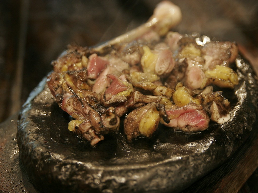 骨付鶏もも炭火焼