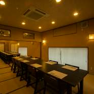 食事処として建築された【わらびの森】の日本家屋は、全室畳を採用し、日本人ならほっと落ち着く雰囲気です。60名対応の大広間も用意され、大人数での会食や法事なども相談にのってくれます。