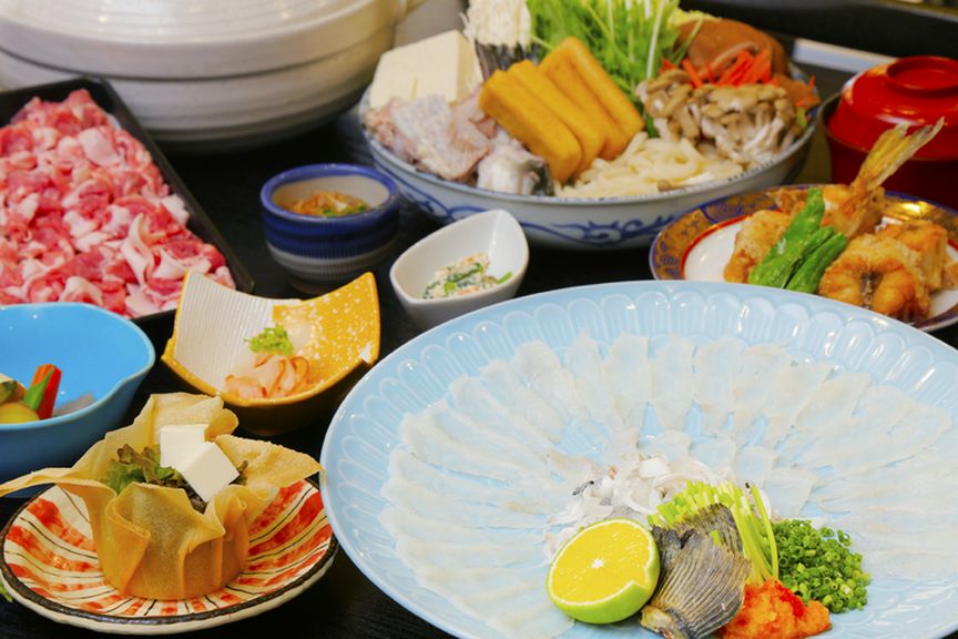 飲み放題付き　5000円（税別）
飲み放題なし　4000円（税別）