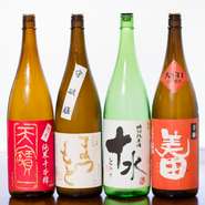 日本酒はもちろん、ワインまで、【ぶんご】の料理に合わせたお酒を各種用意しているので、そのときの気分によってさまざまな楽しみ方ができます。しっとり楽しむことも、宴会で楽しむのもおすすめです。