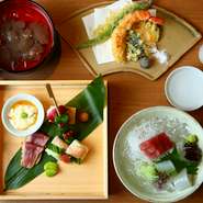 蕎麦には、近年最高級の品質と名高い福井県大野市の蕎麦の実を仕入れています。さらに、豆腐には北海道産の「フクユタカ大豆」を、そして野菜については、有機農法や低農薬でつくられた野菜を使用。