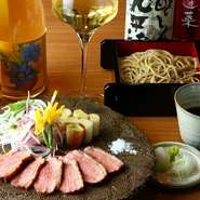 宮城県産蔵王鴨を使用。身が柔らかく、脂に嫌みがなく、ジューシーな鴨はヤミツキになります。日本酒、ワイン、焼酎にも良く合う一品です。