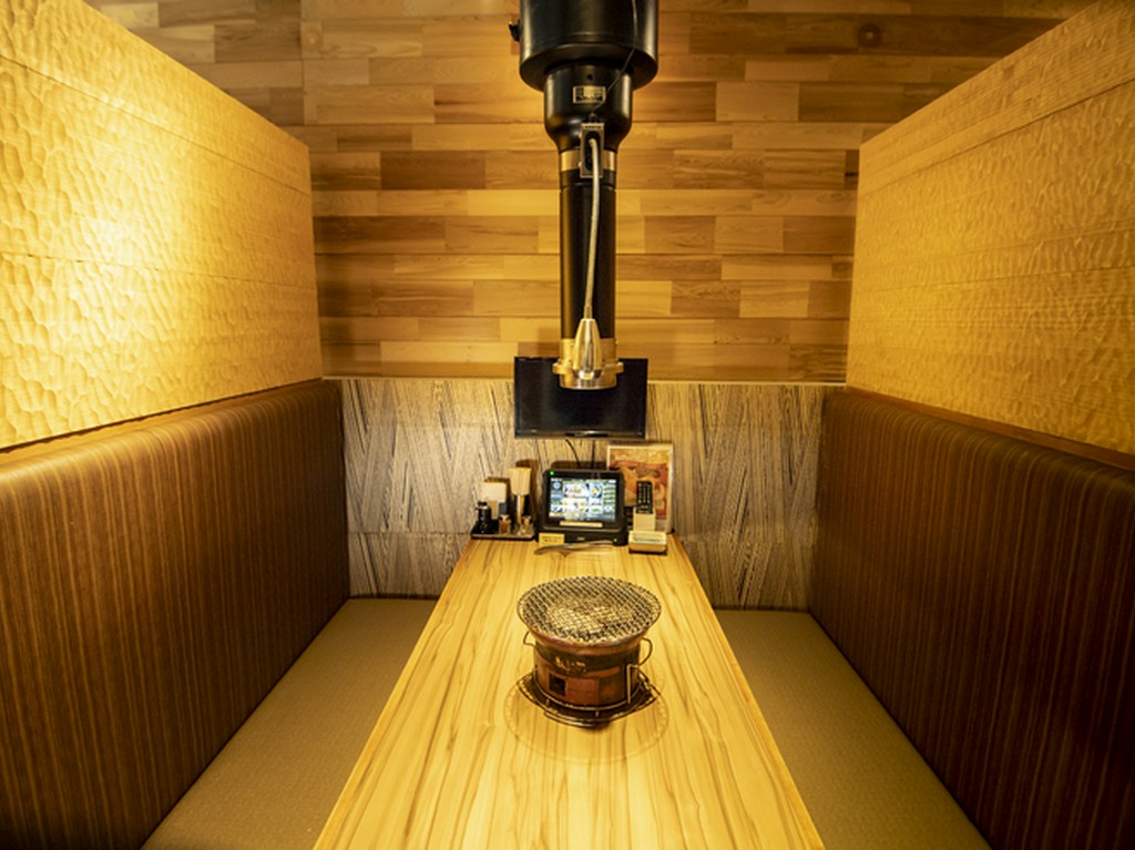 県内屈指の個室があり全140席が完全個室でテレビ付き！