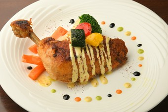 鴨もも肉のコンフィ バルサミコソース