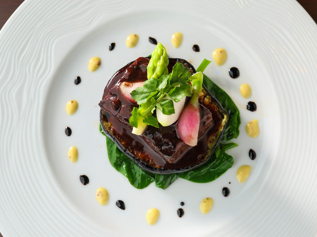 牛頬肉の赤ワイン（カベルネソーヴィニヨン）5時間煮込み