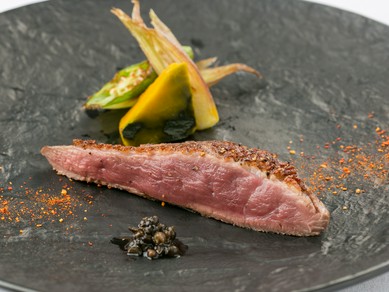 生胡椒ソースでいただく『青森県産バルバリー種鴨胸肉のロティ』