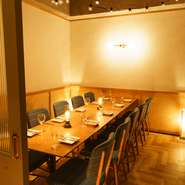 カーテンで仕切られた半個室