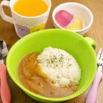 お子様に大人気♪甘口カレーです。

「卵・乳・小麦・そば・落花生・大豆」「化学調味料」
「香料・着色料」「牛関連原材料」不使用です。
安心してお召し上がりいただけます。

ドリンク、ゼリー付き。